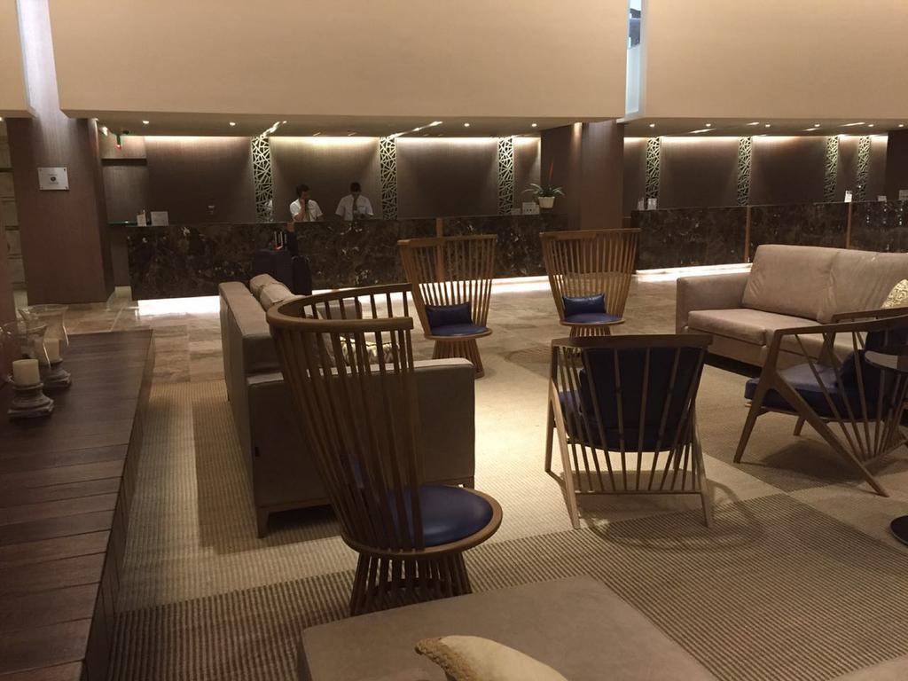 Estelar Cartagena De Indias Hotel Y Centro De Convenciones Exterior photo The lounge at the airport