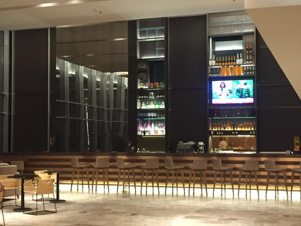 Estelar Cartagena De Indias Hotel Y Centro De Convenciones Exterior photo The bar at the 2018-19 season's opening night