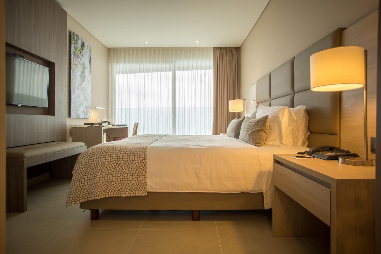 Estelar Cartagena De Indias Hotel Y Centro De Convenciones Exterior photo A bedroom at the hotel